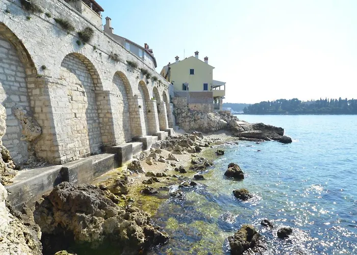 Grisia Apartments