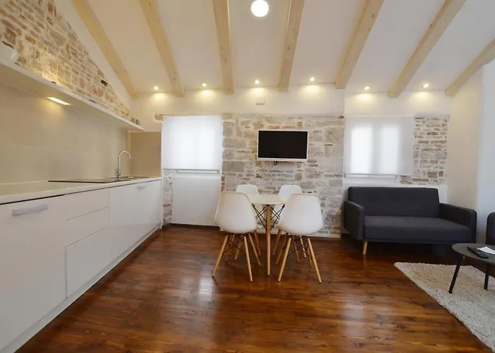 Grisia Apartments