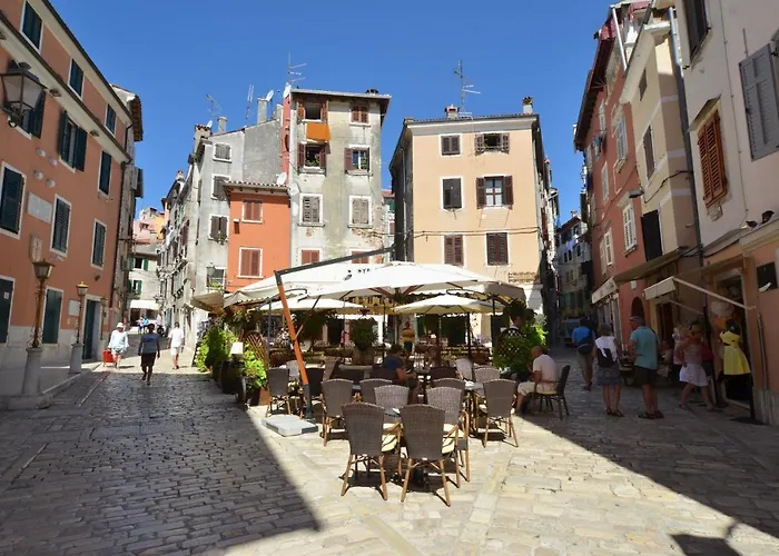 Grisia Apartments